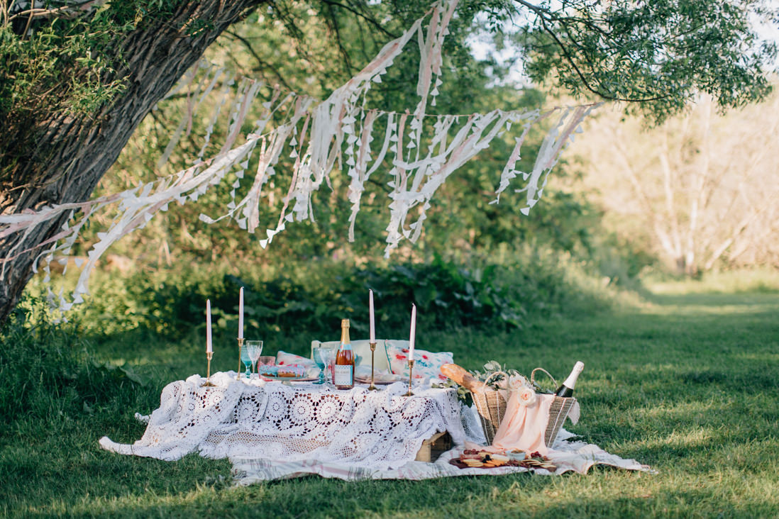 pastel themed spring picnic elopement inspiration | eightyfifth street photography